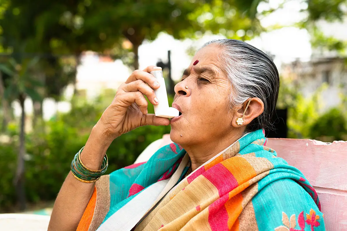 cigarette face Old age pensioner smoking a cigarette showing signs of long term nicotine usage with yellowed fingers and wrinkled face Stock Photo cigarette face Old age pensioner smoking a cigarette showing signs of long term nicotine usage with yellowed fingers and wrinkled face Stock Photo